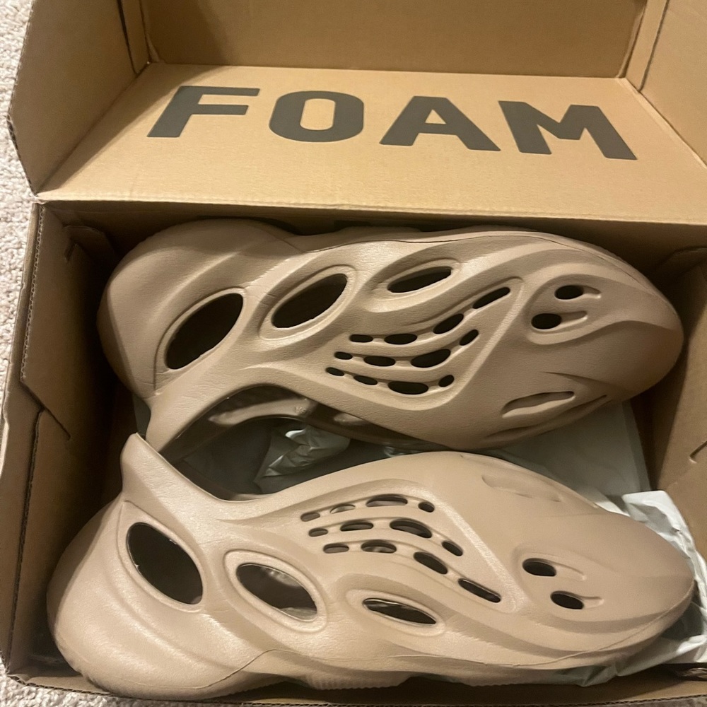 Almost new Yeezy Foam Runner “Desert sand”. Used twice 10/10 condition